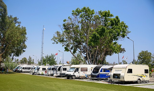 karavan-parkta-yaz-kis-tatil-hareketliligi.jpg