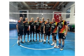 osmangazinin-veteran-voleybolculari-zirveye-cikti.jpg