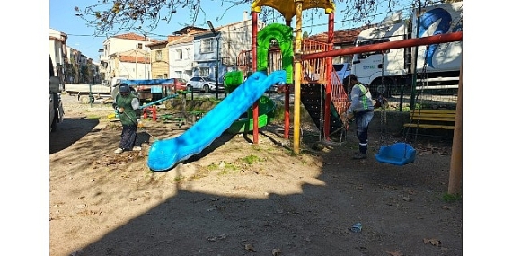ayvalikta-park-ve-bahceler-ekiplerinden-7-24-yogun-mesai.jpg