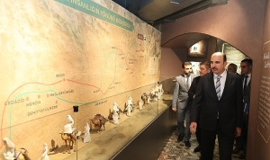 baskan-altay-turkiyede-ilk-olan-siyer-sergisine-tum-peygamber-asiklarini-davet-etti.jpg